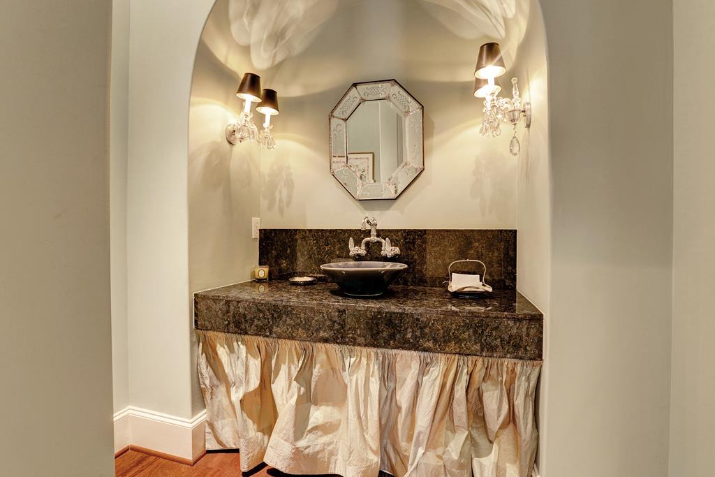 5202 Green Tree Road, Houston, TX 77056