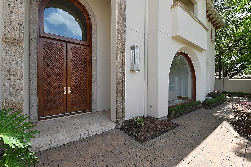 5135 Longmont Drive, Houston, TX 77056