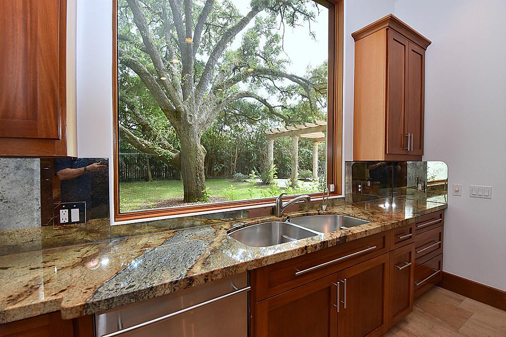 5135 Longmont Drive, Houston, TX 77056