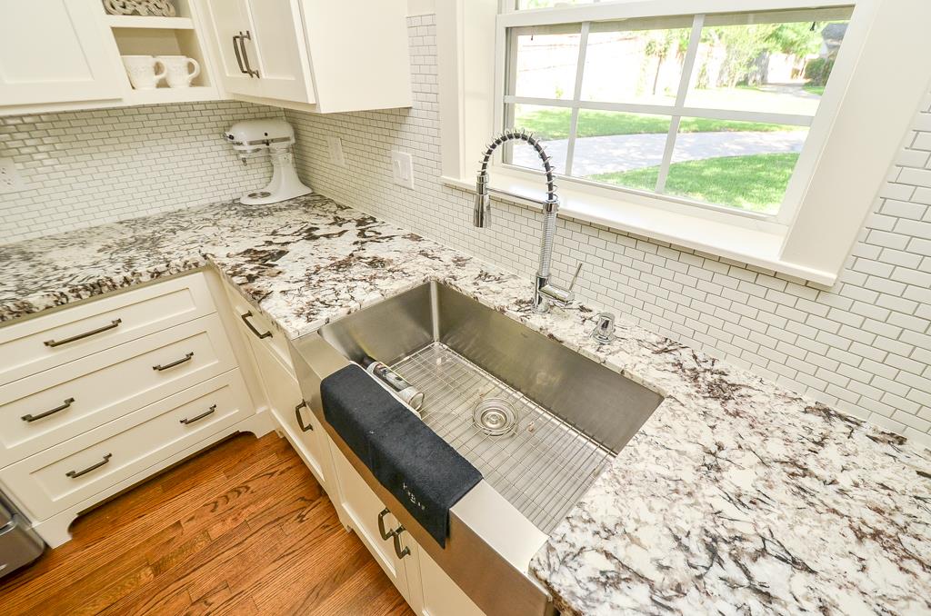 7811 Locke Lane, Houston, TX 77063