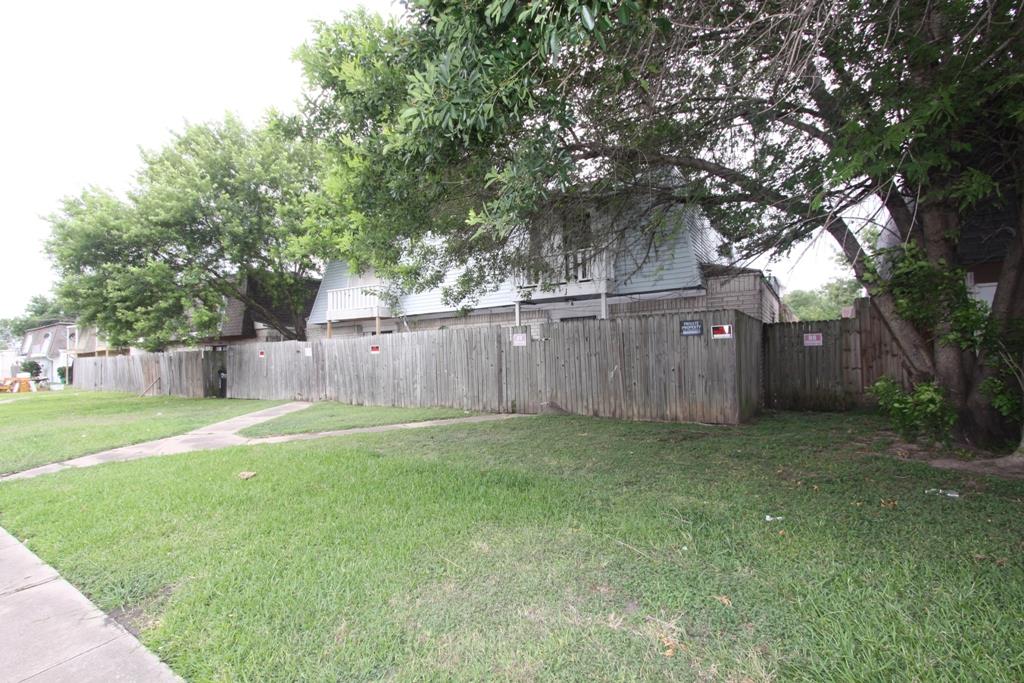 12068 Beechnut Street, Houston, TX 77072