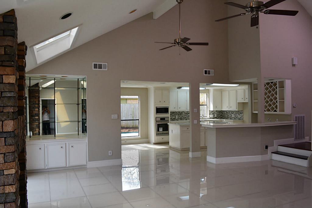 2127 Manor Green Drive, Houston, TX 77077