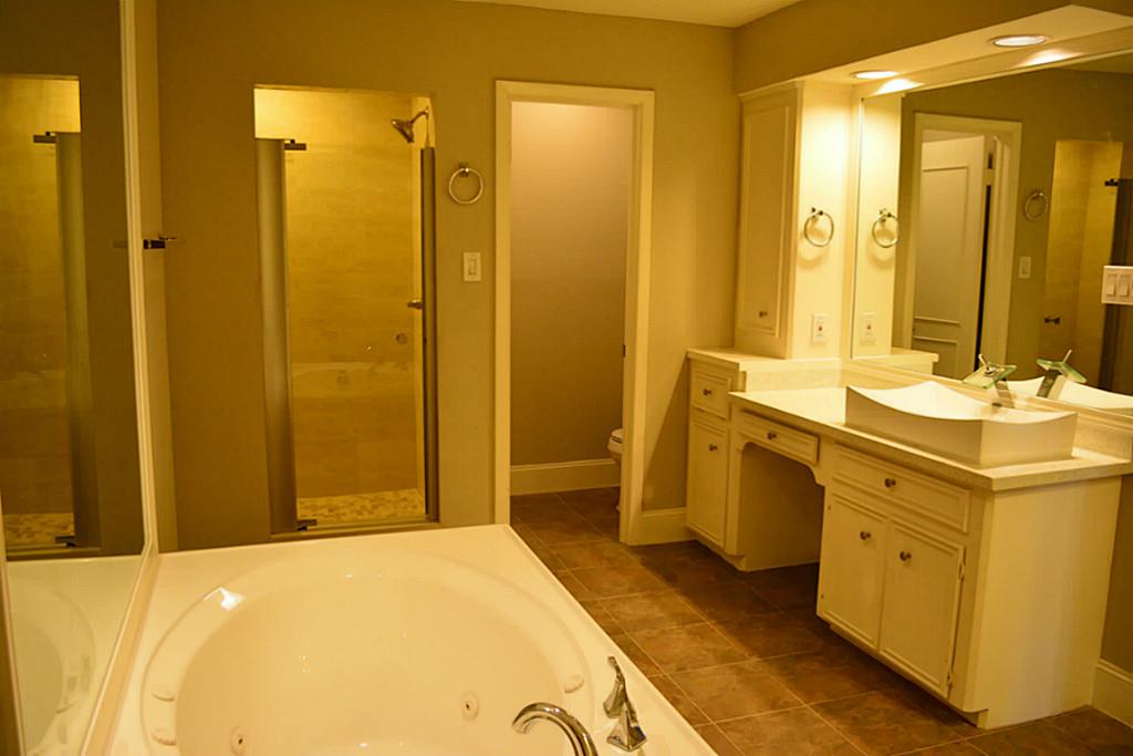 2127 Manor Green Drive, Houston, TX 77077