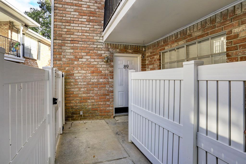 14333 Memorial Drive, Houston, TX 77079