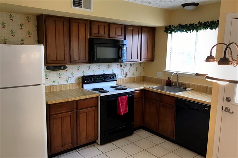 9215 Barrowhollow Dr, Houston, TX 77083