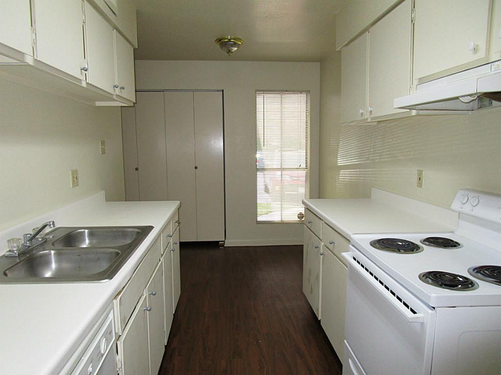 2200 Cypress Landing, Houston, TX 77090