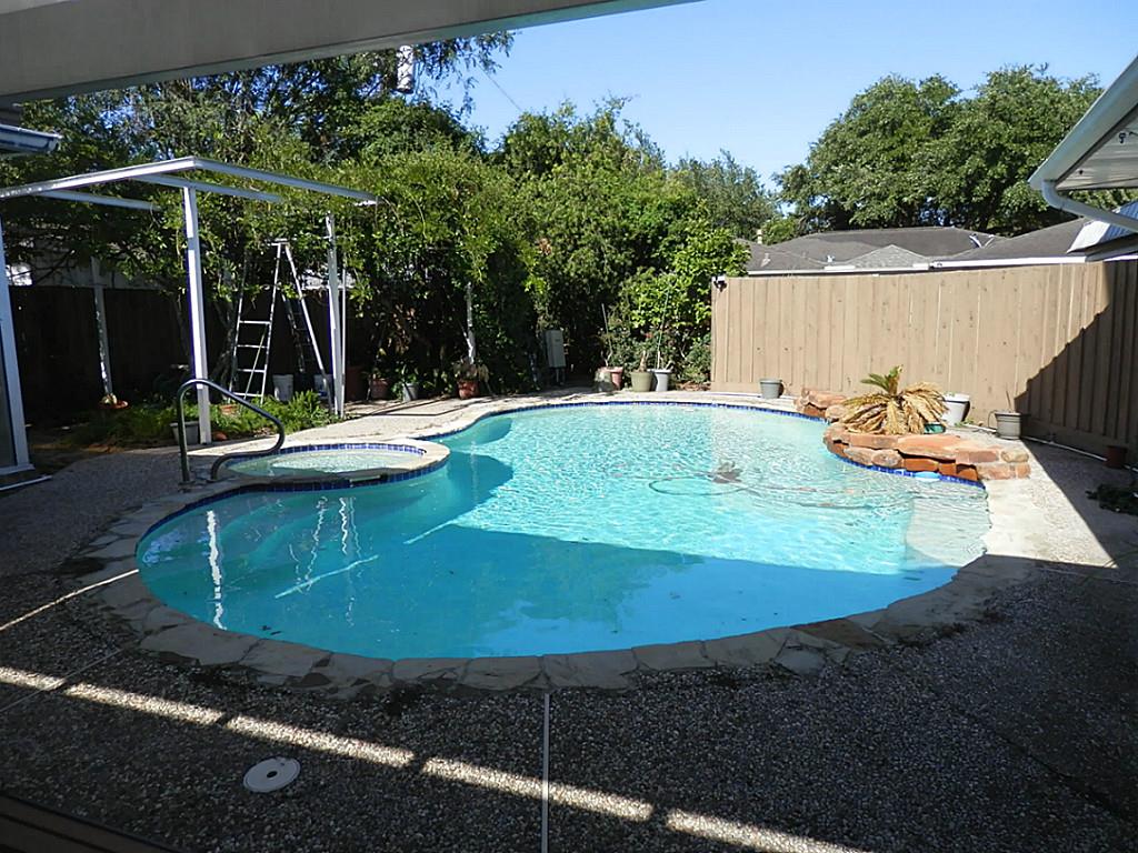 9715 Oasis Drive, Houston, TX 77096