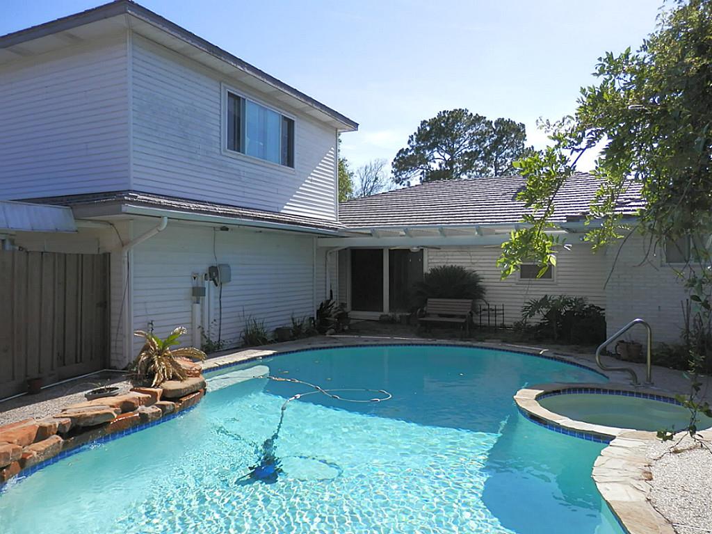 9715 Oasis Drive, Houston, TX 77096