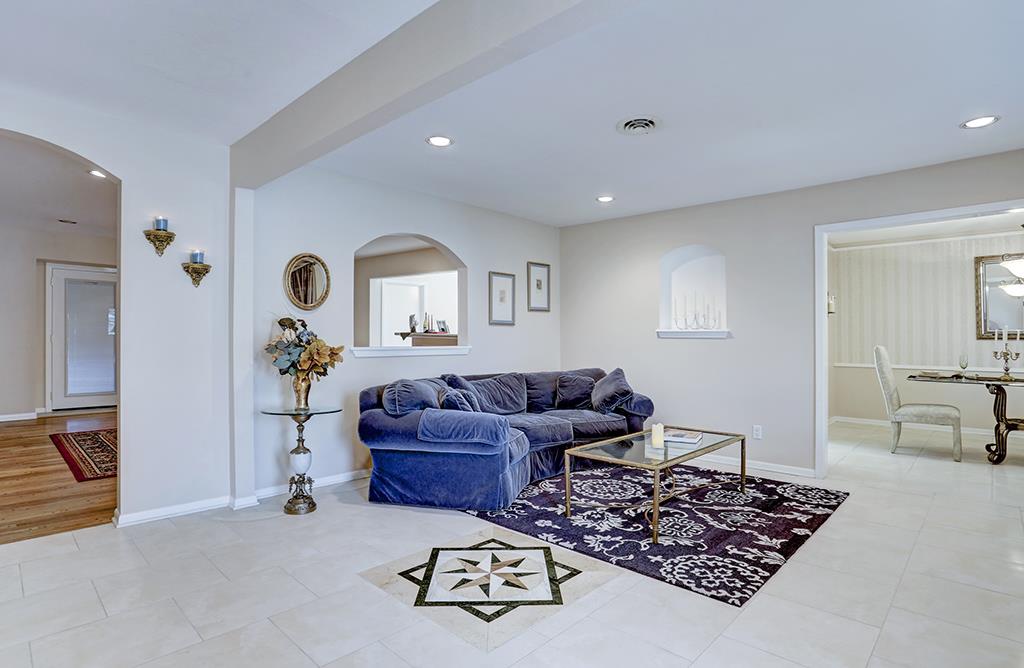 5419 Valkeith, Houston, TX 77096