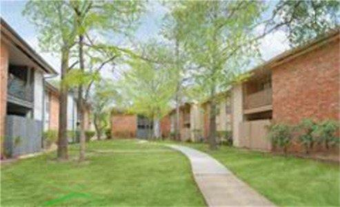 800 Bellshire Drive, Conroe, TX 77301