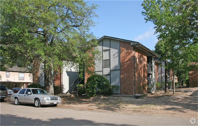 800 Bellshire Drive, Conroe, TX 77301