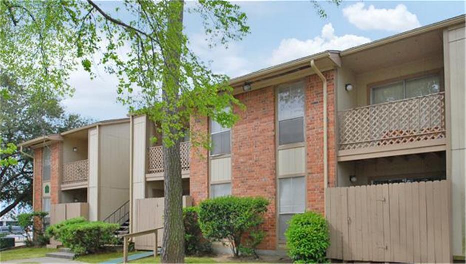 800 Bellshire Drive, Conroe, TX 77301