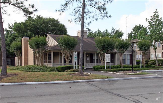 800 Bellshire Drive, Conroe, TX 77301
