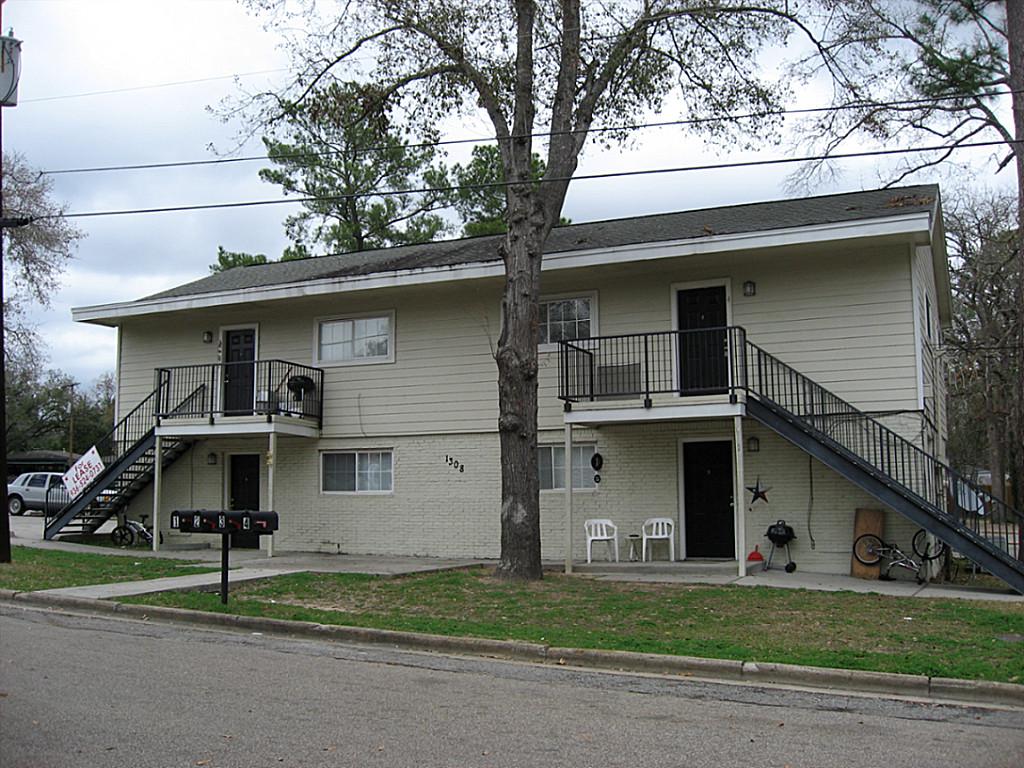1308 Houston, Conroe, TX 77301