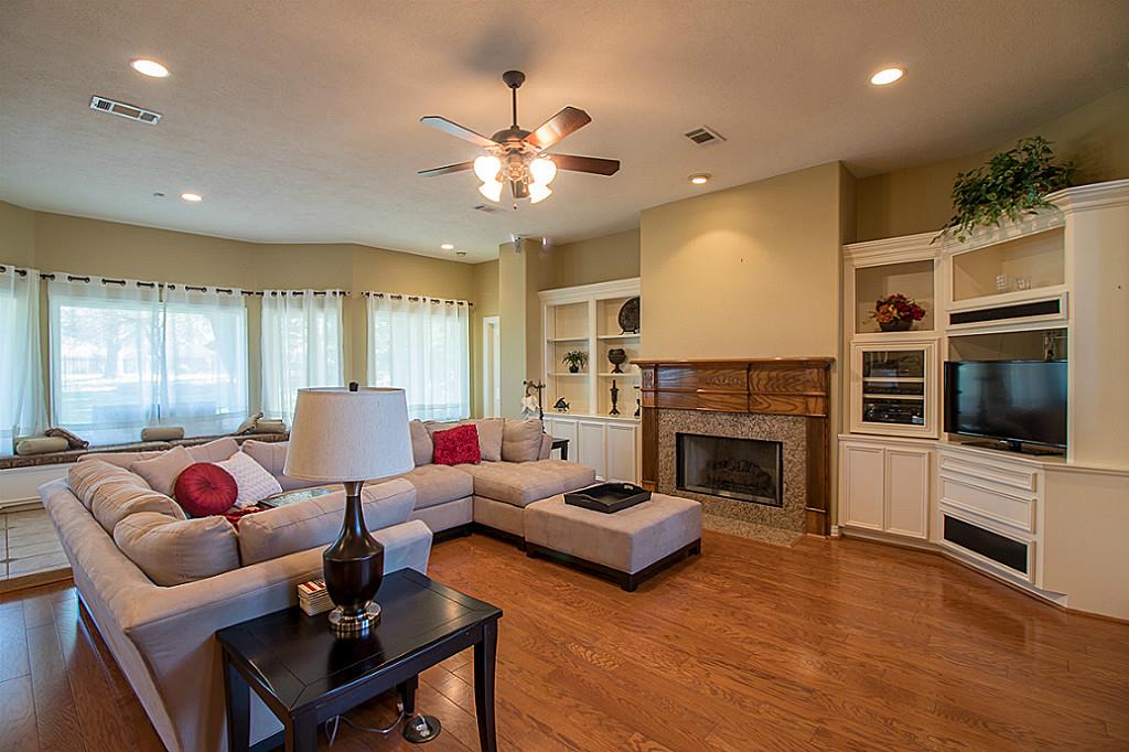 707 Fairway Oaks, Conroe, TX 77302