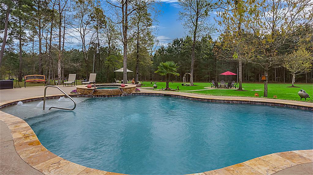 380 Ridgelake Scenic Drive, Montgomery, TX 77316