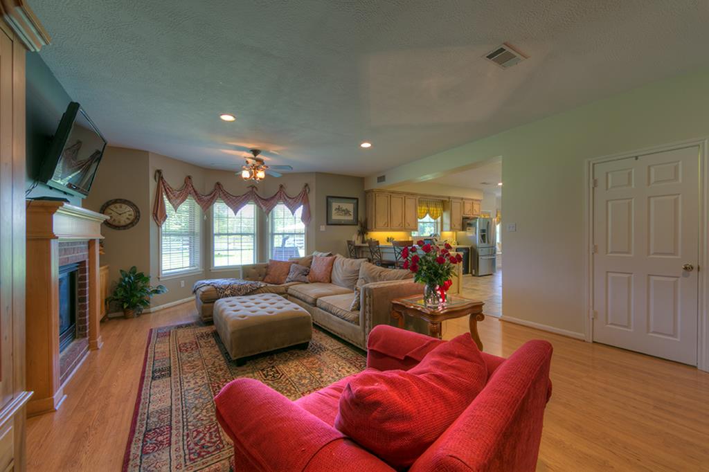 8169 Hills Parkway, Montgomery, TX 77316