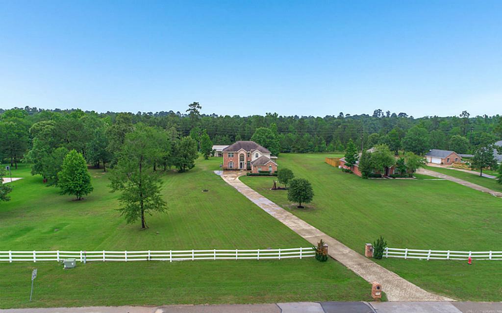 9183 Grand Lake Estates Drive, Montgomery, TX 77316