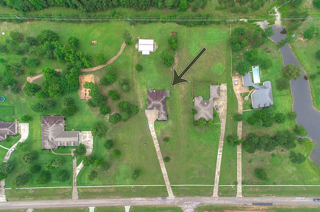 9183 Grand Lake Estates Drive, Montgomery, TX 77316