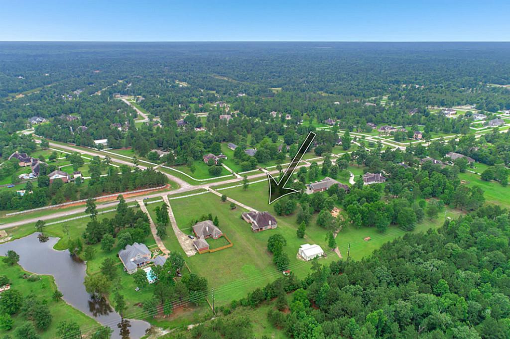 9183 Grand Lake Estates Drive, Montgomery, TX 77316
