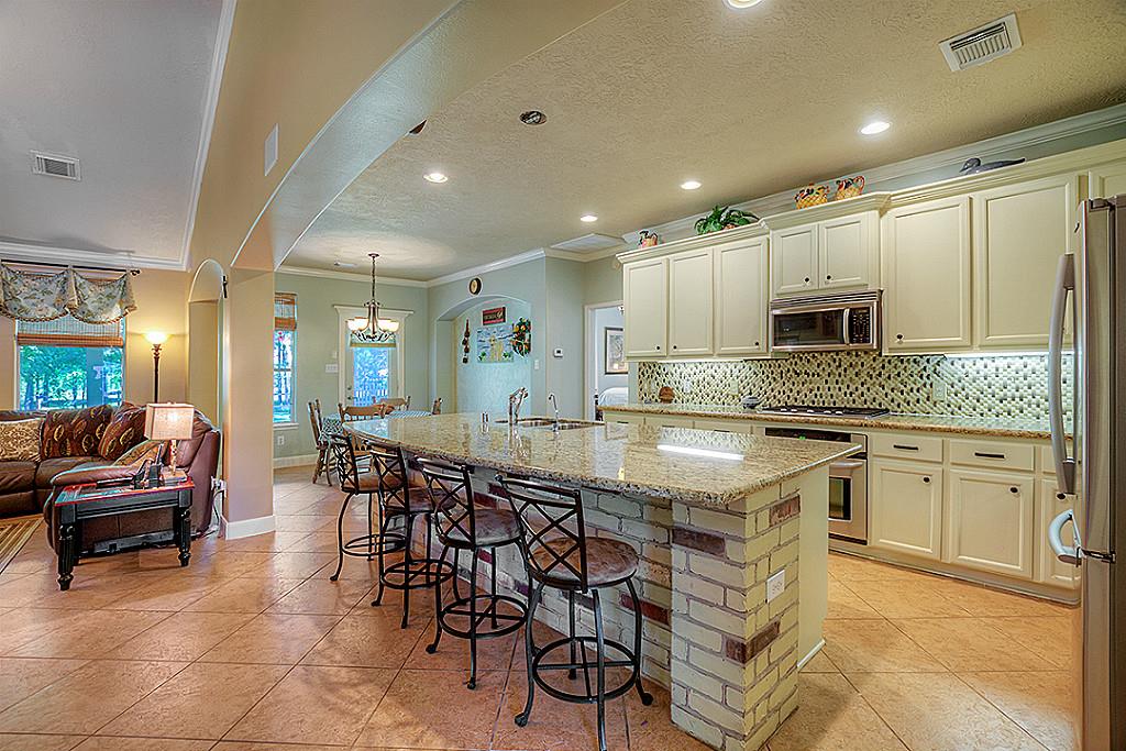 15440 Queen Elizabeth Court, Montgomery, TX 77316