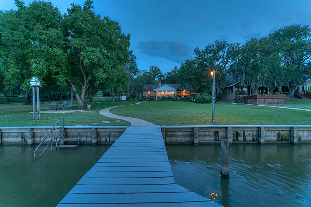 21 Point Loop, Huntsville, TX 77320