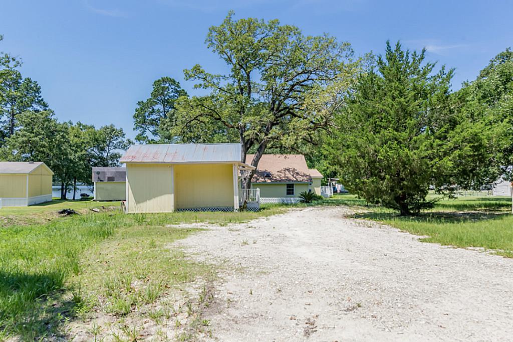 35 Big Lake Circle, Huntsville, TX 77320