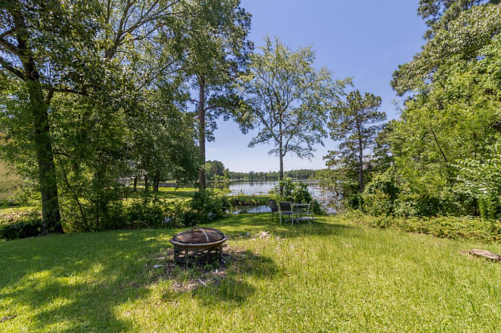 35 Big Lake Circle, Huntsville, TX 77320