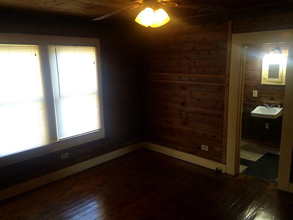 915 University Avenue, Huntsville, TX 77320