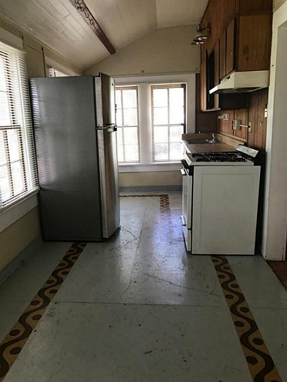 1039 8th Street, Huntsville, TX 77320