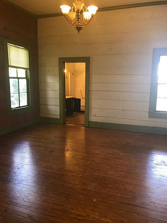 1039 8th Street, Huntsville, TX 77320