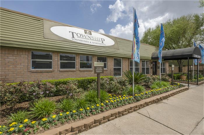 411 S Bender Avenue, Humble, TX 77338