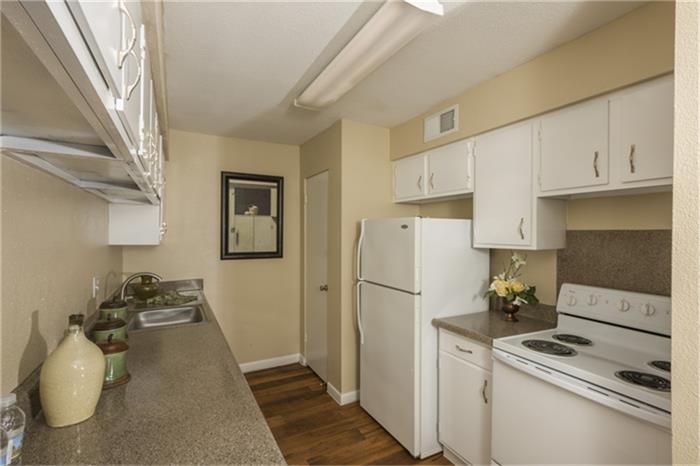 411 S Bender Avenue, Humble, TX 77338