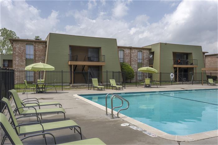 411 S Bender Avenue, Humble, TX 77338