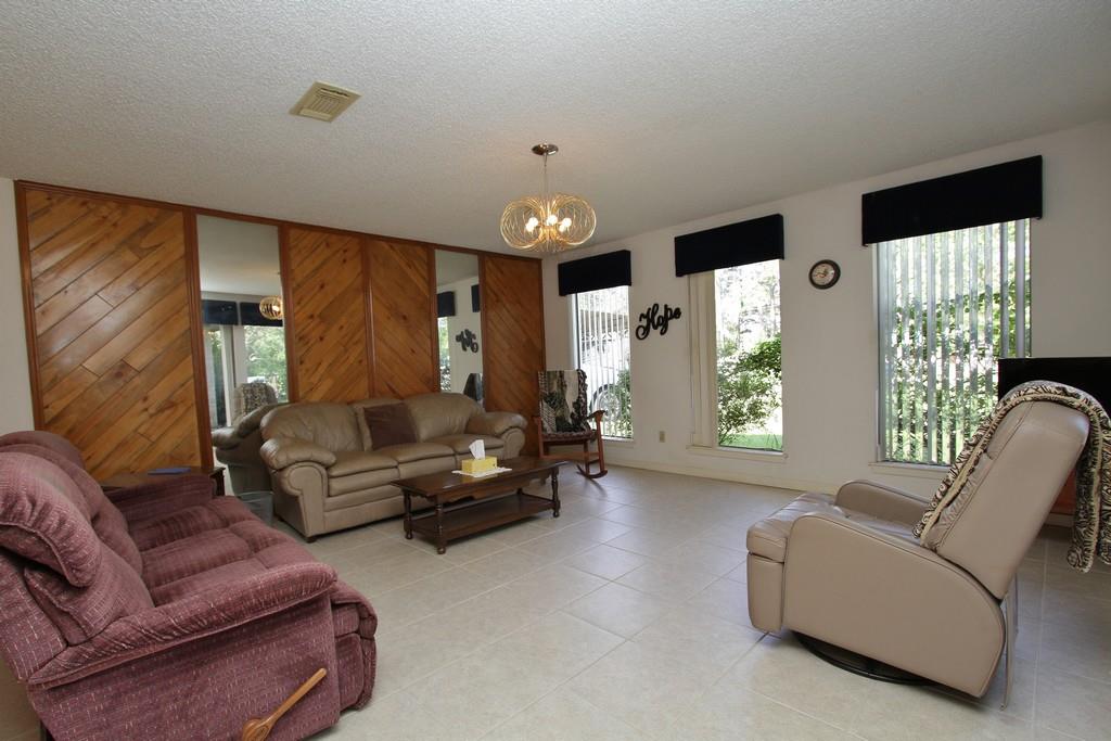 658 Anderson Road, Kingwood, TX 77339