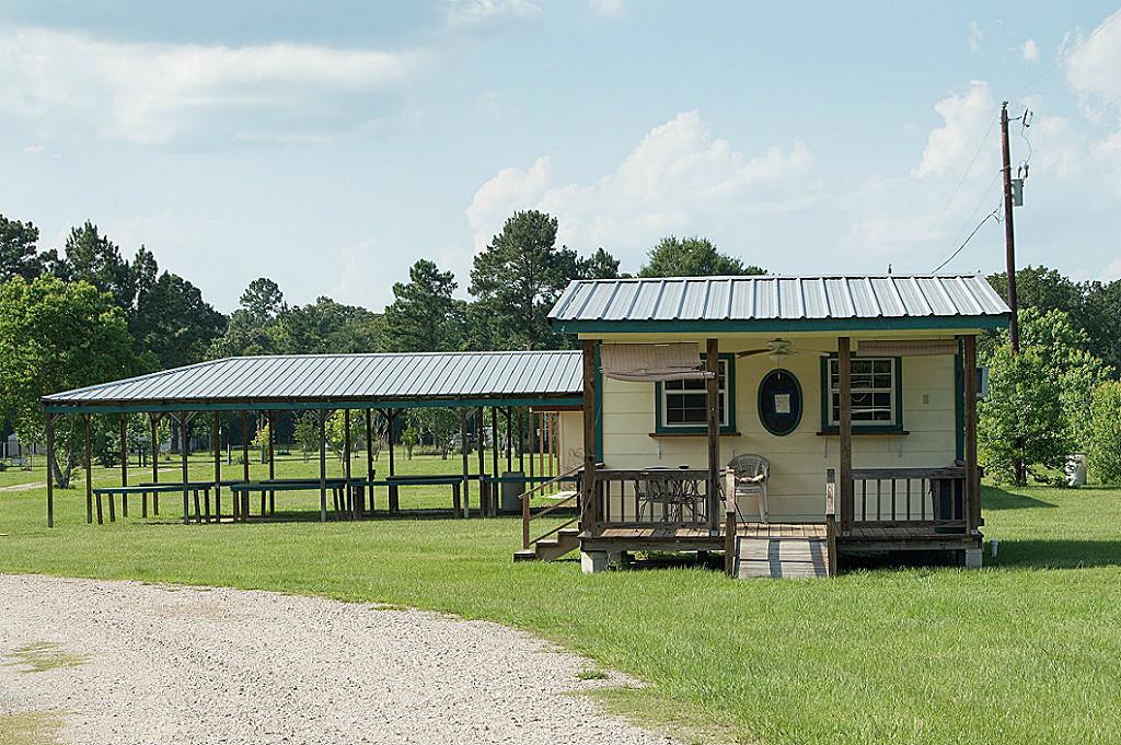 2299 US Highway 190, Huntsville, TX 77340