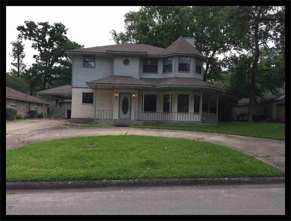 1715 E Lake Drive, Huntsville, TX 77340