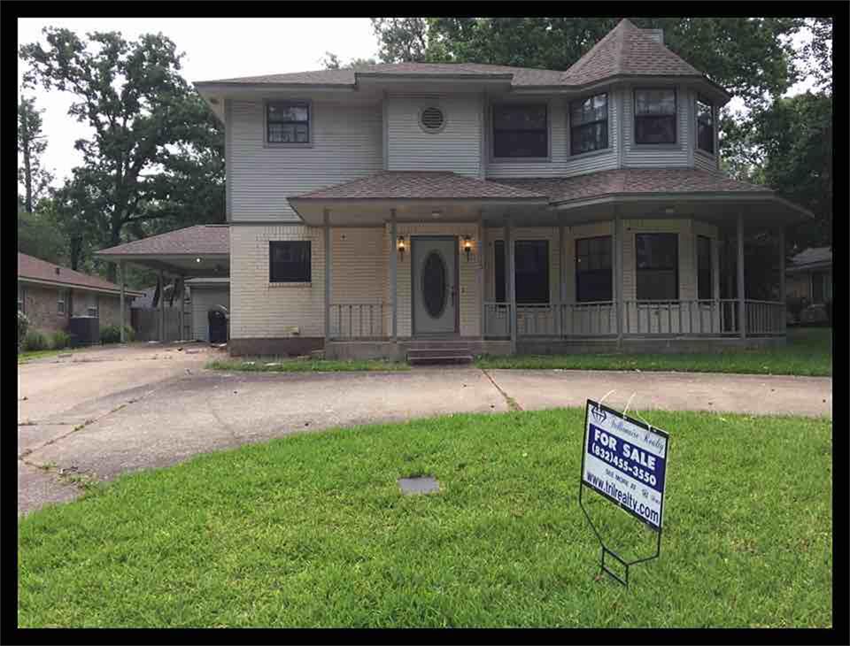 1715 E Lake Drive, Huntsville, TX 77340