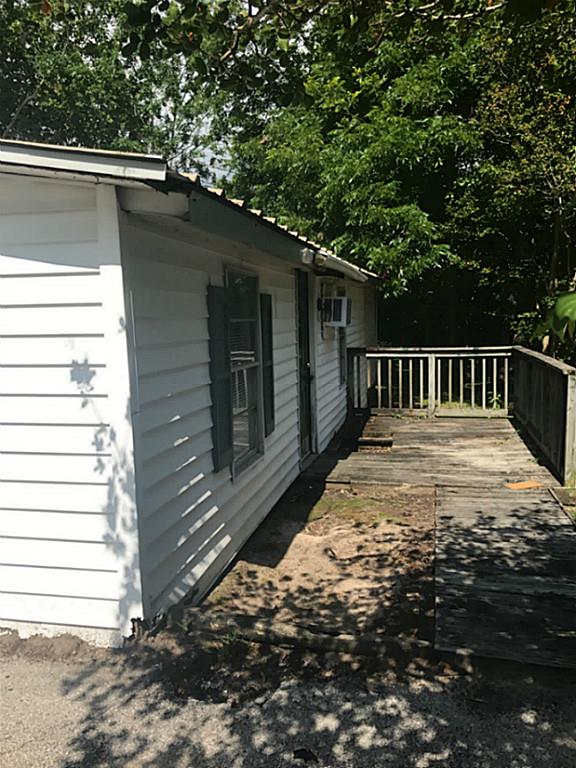 2020 Avenue L 1/2, Huntsville, TX 77340
