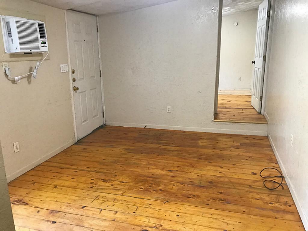 2020 Avenue L 1/2, Huntsville, TX 77340