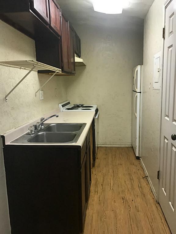 2020 Avenue L 1/2, Huntsville, TX 77340