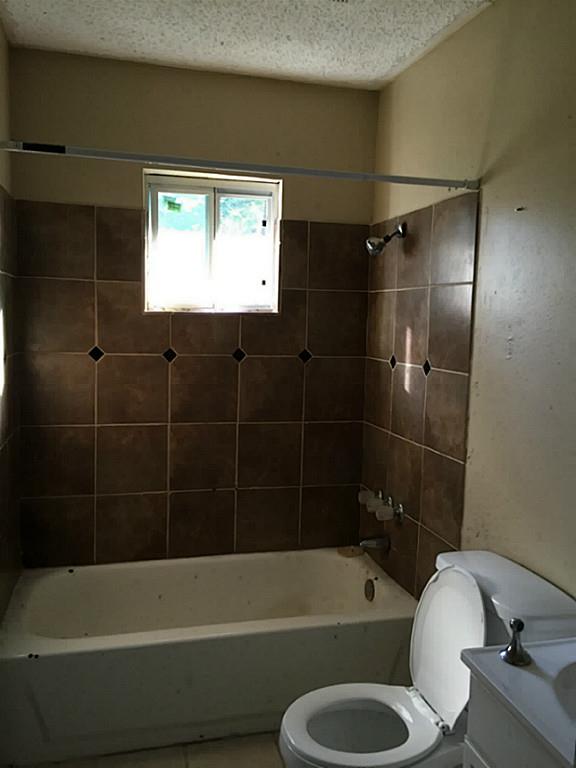 56 Main Avenue, Huntsville, TX 77340