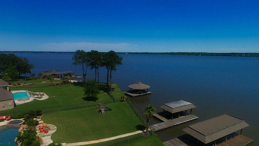 8830 Cross Country Drive, Houston, TX 77346