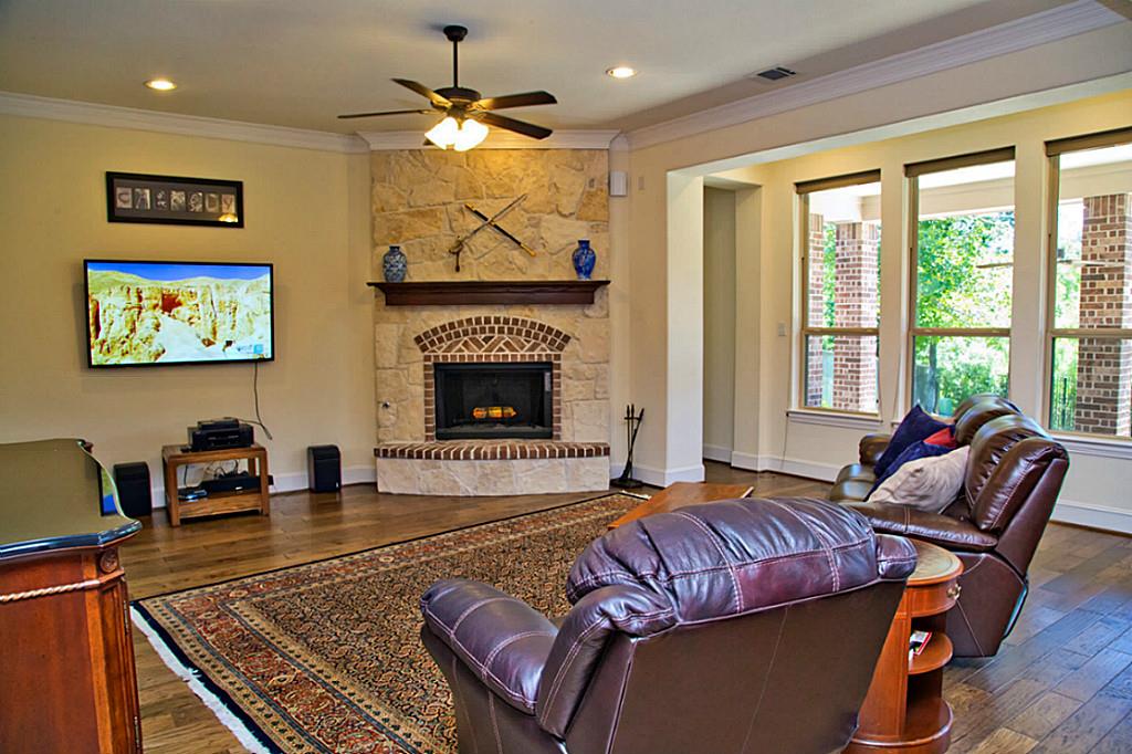 19 S Almondell Way, The Woodlands, TX 77354