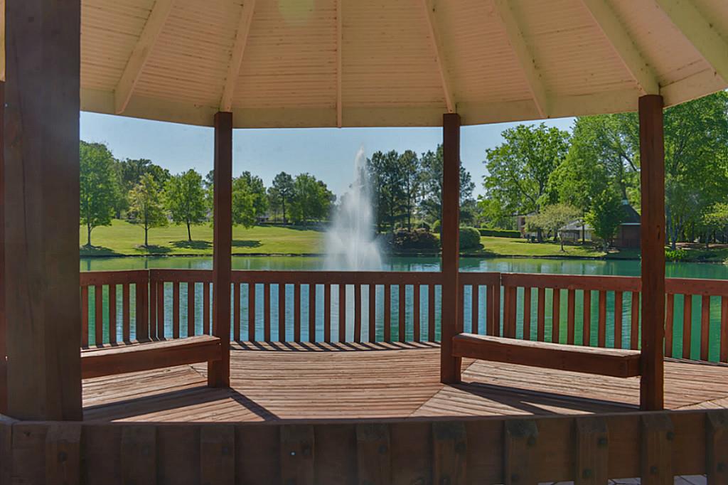 169 Wyndemere, Montgomery, TX 77356