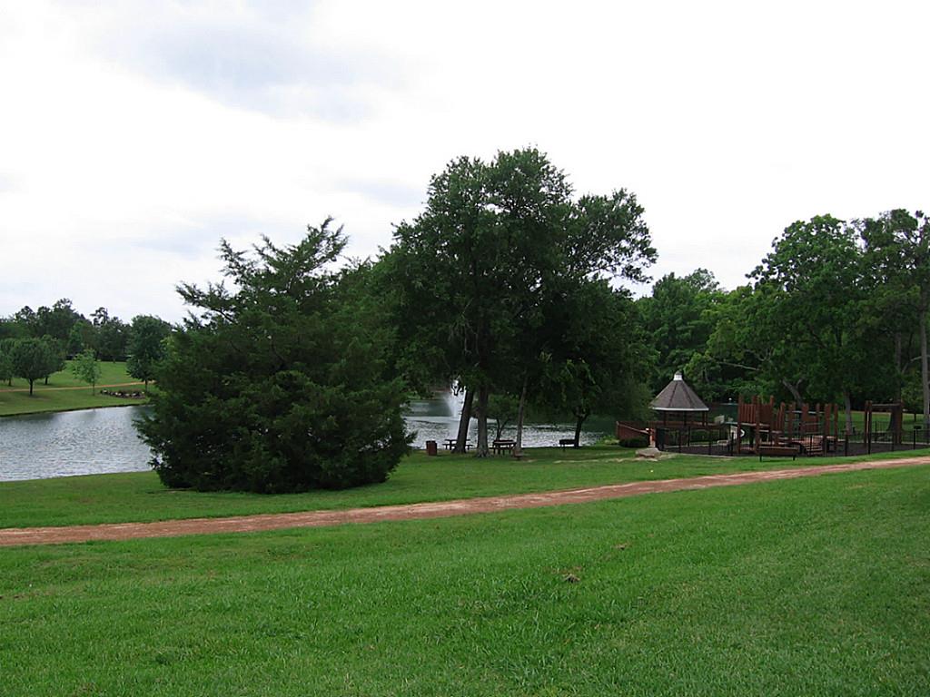 132 Hampton Glen, Montgomery, TX 77356