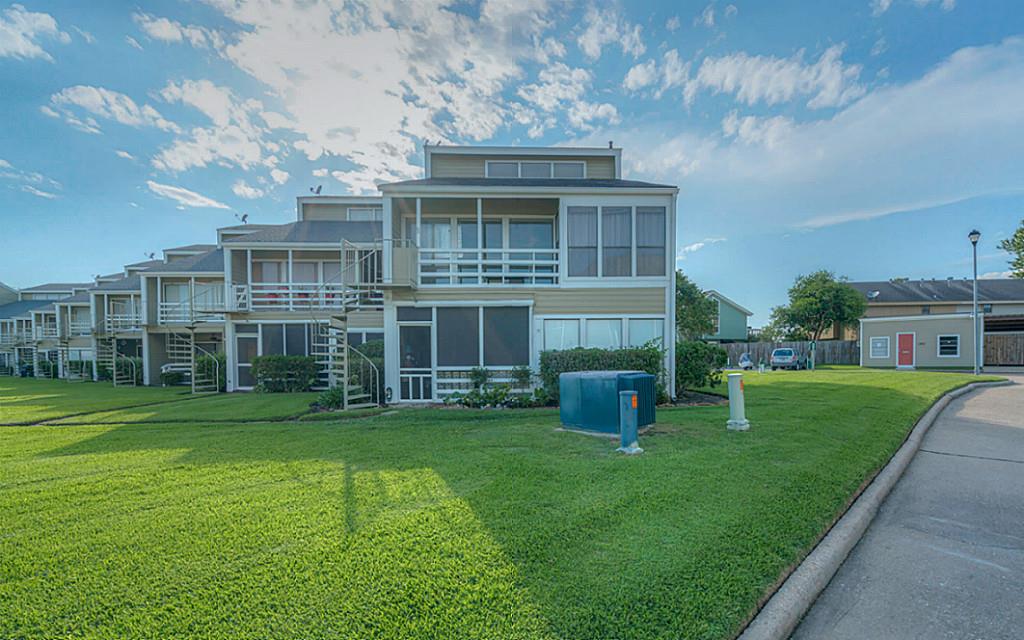 54 April Point Drive, Montgomery, TX 77356