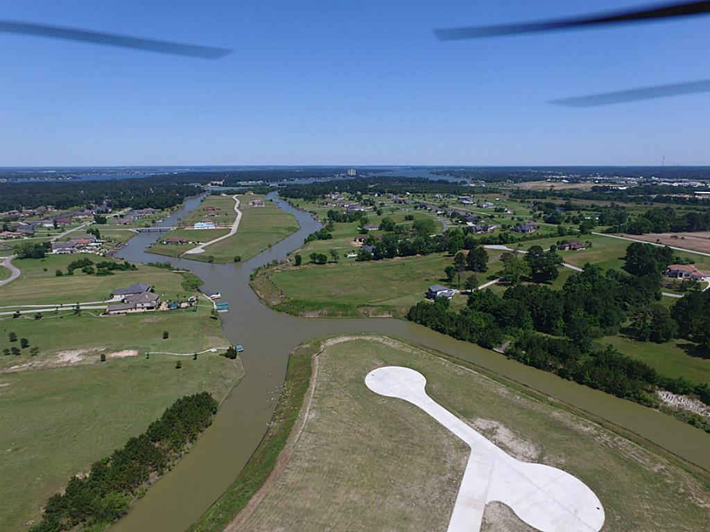 216 N Waterstone Drive, Montgomery, TX 77356
