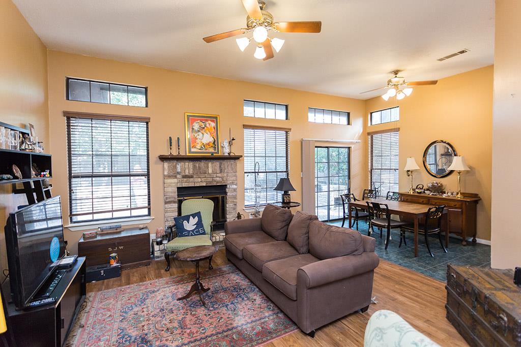 3323 Fitzgerald Drive, Montgomery, TX 77356