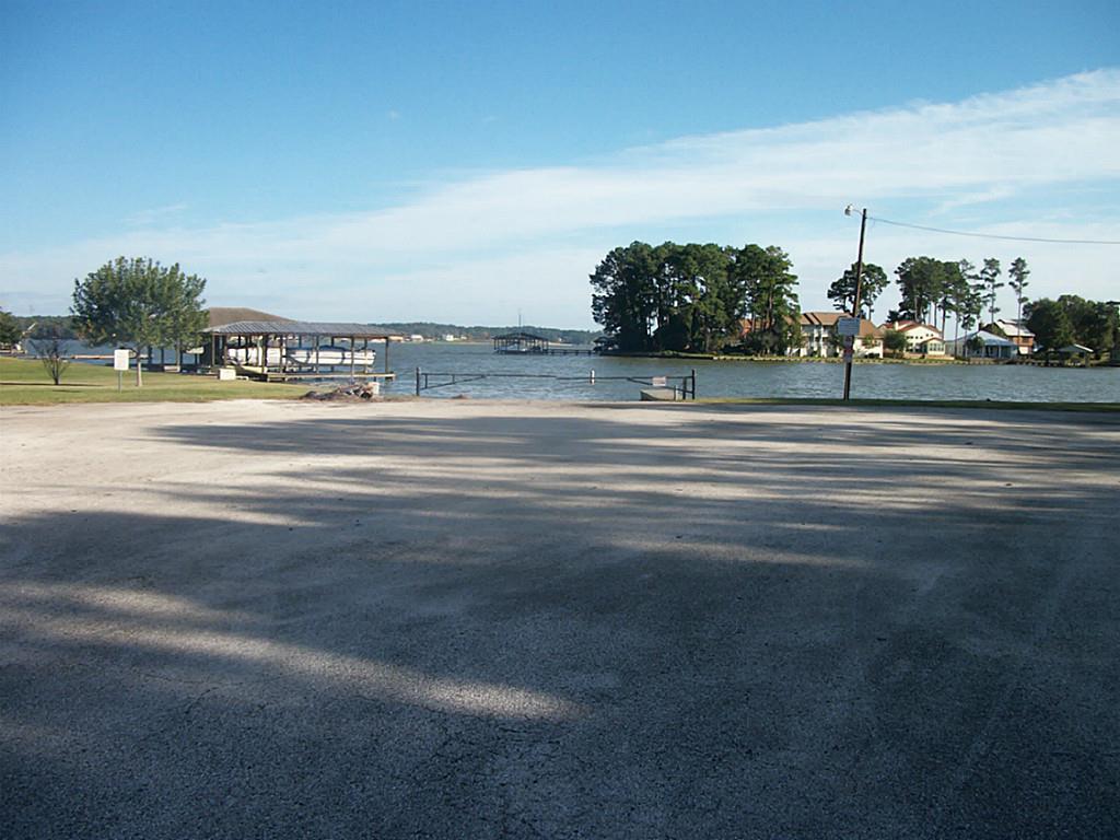 369 E Sunset Drive, Onalaska, TX 77360